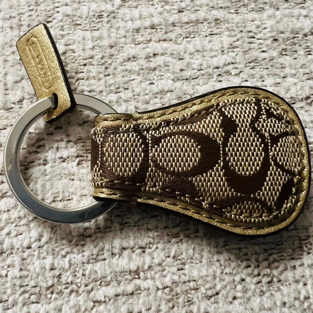 Vintage Coach key change
